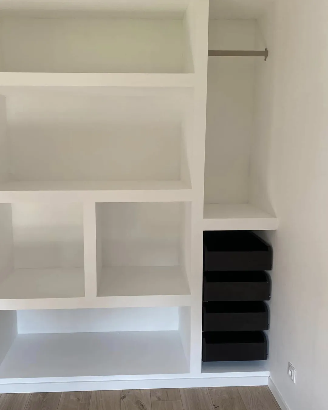 Étagères sur mesure terminées